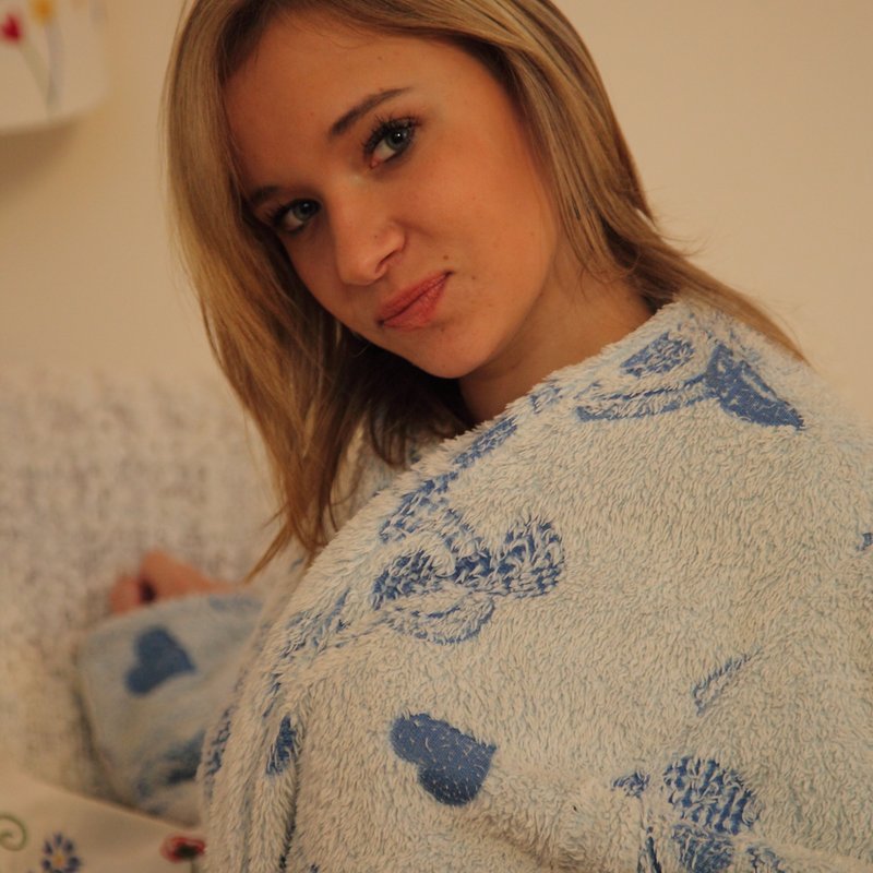 Annette 31 Escort Carro