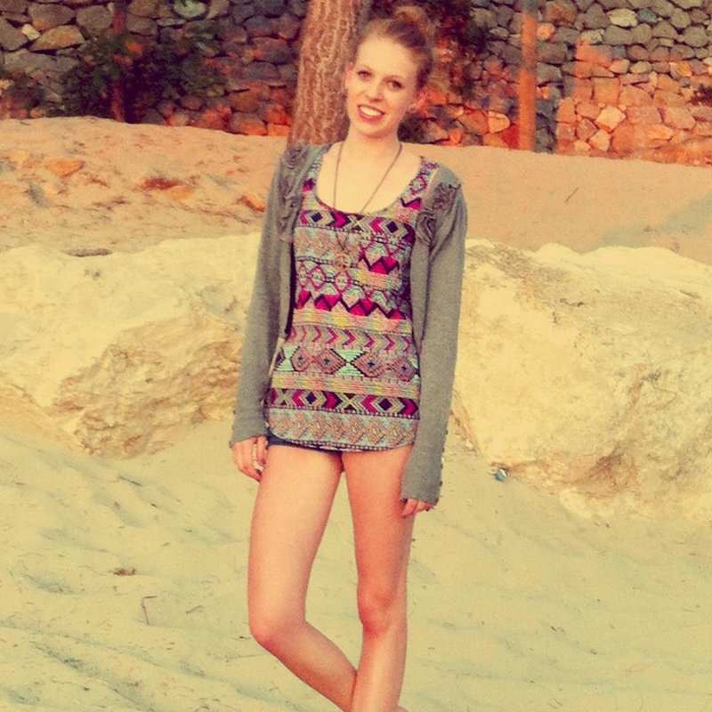 Françoise 20 Escort girl Haute-Goulaine